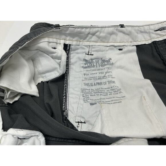 Levi‎ Strauss Men's White Tab Cargo Shorts Dark Gray Flat Front, Size 36 - Picture 3 of 10